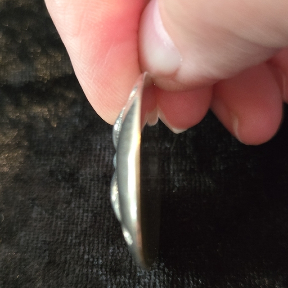 Source Unknown Silver Sand Dollar Pendant - Picture 5 of 7